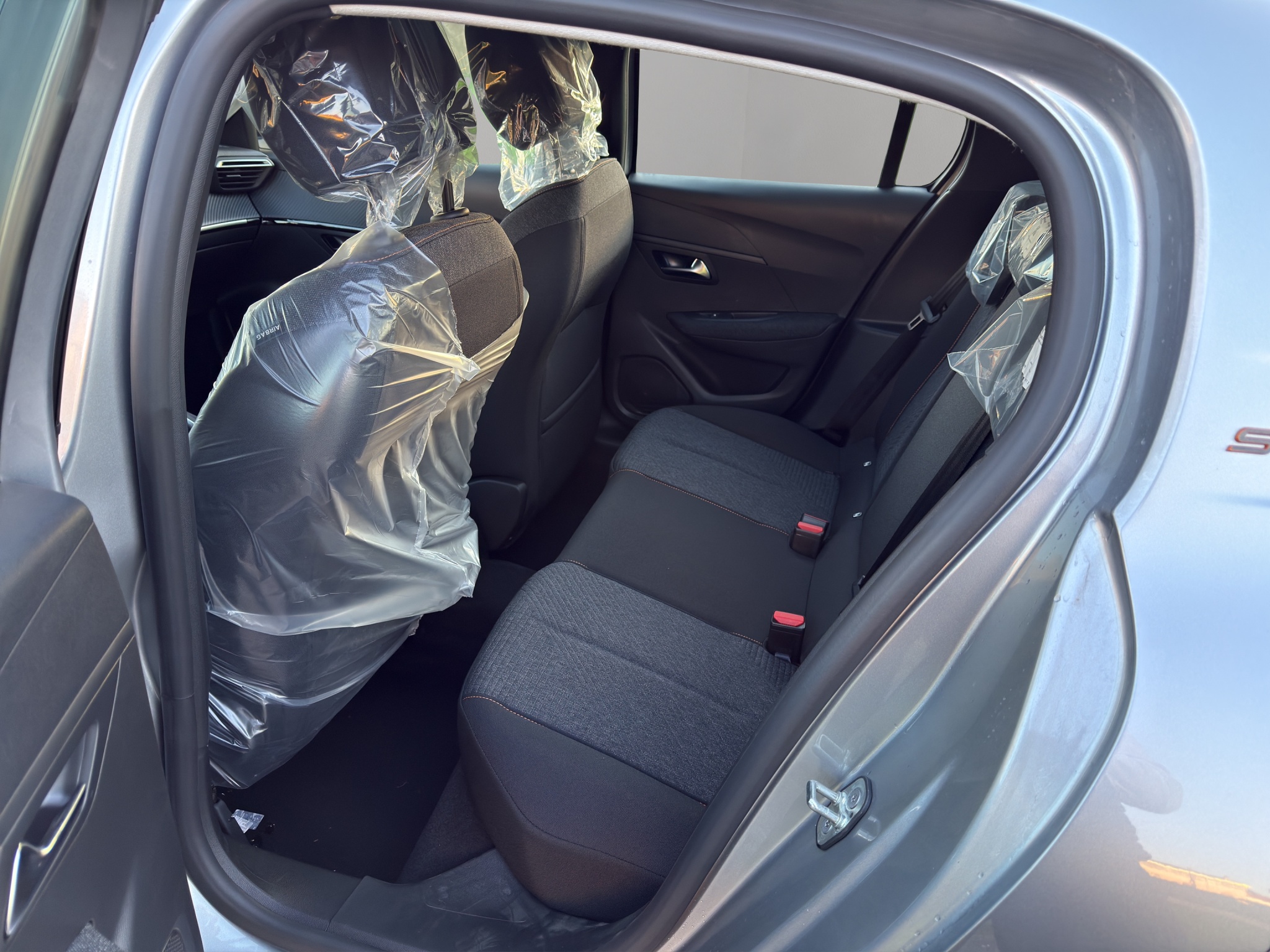 VR3UPHNESS50104UE_13