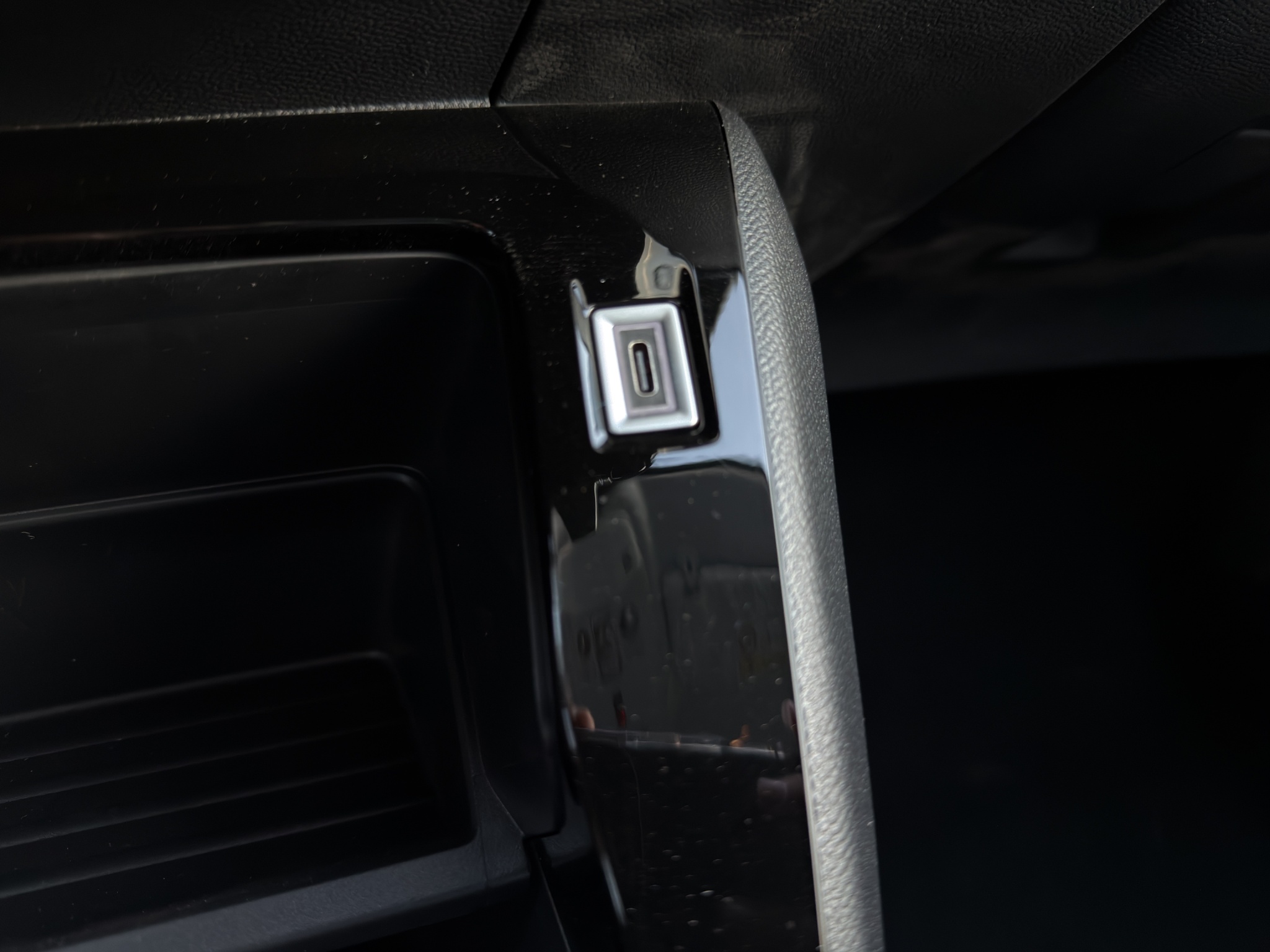 VR3UPHNESS50104UE_17