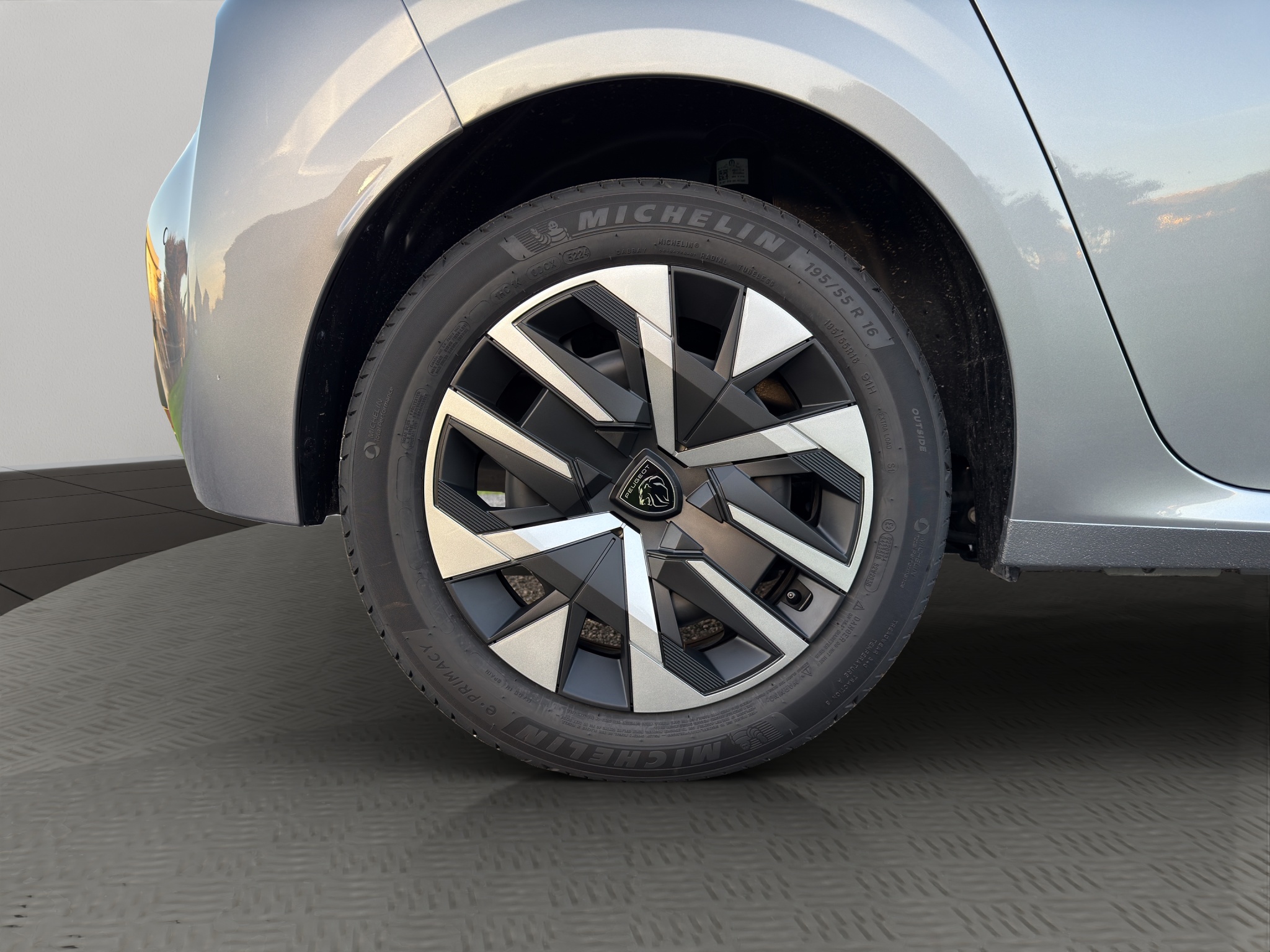 VR3UPHNESS50104UE_22