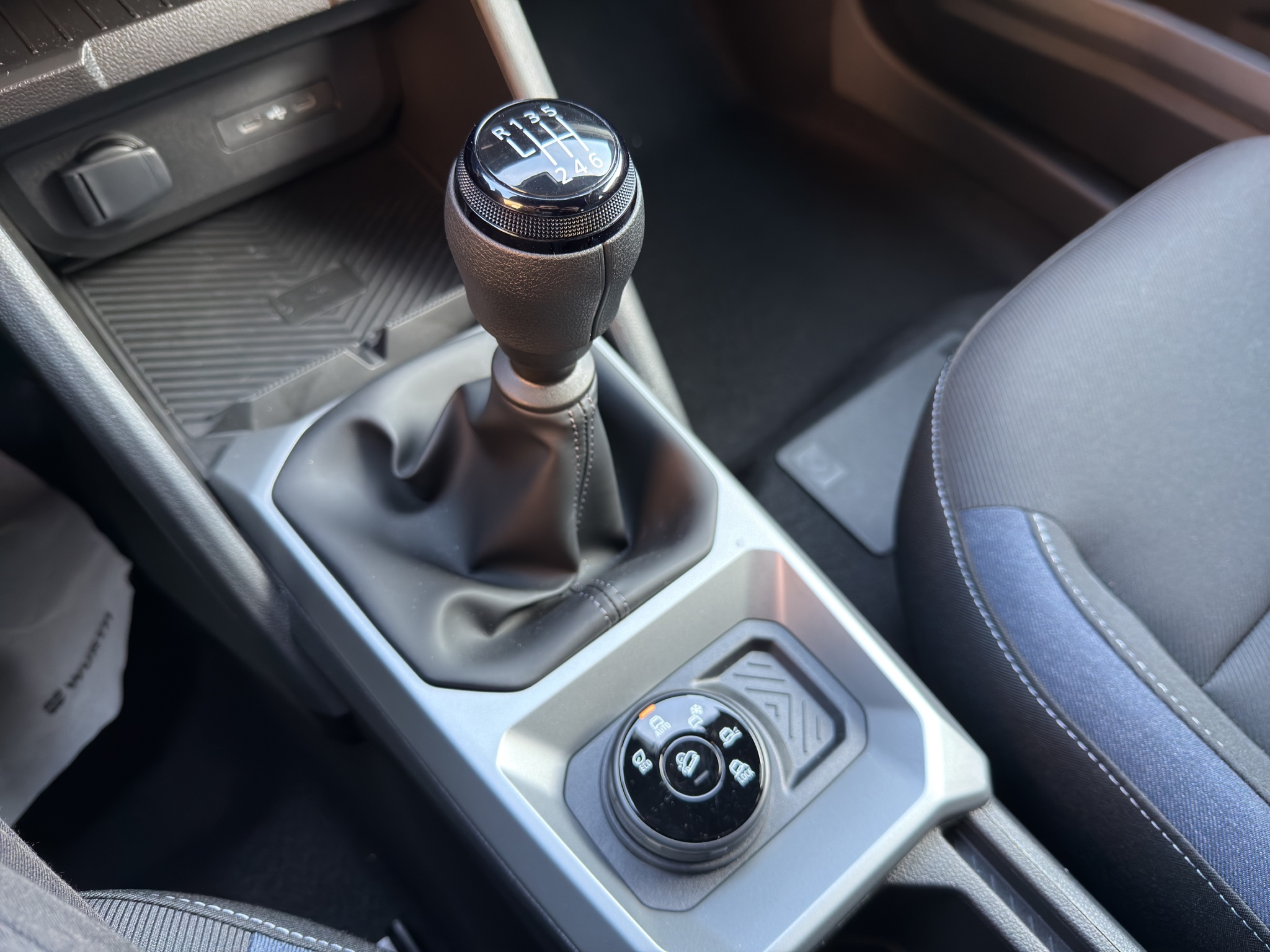 UU1DJF01275126284_24