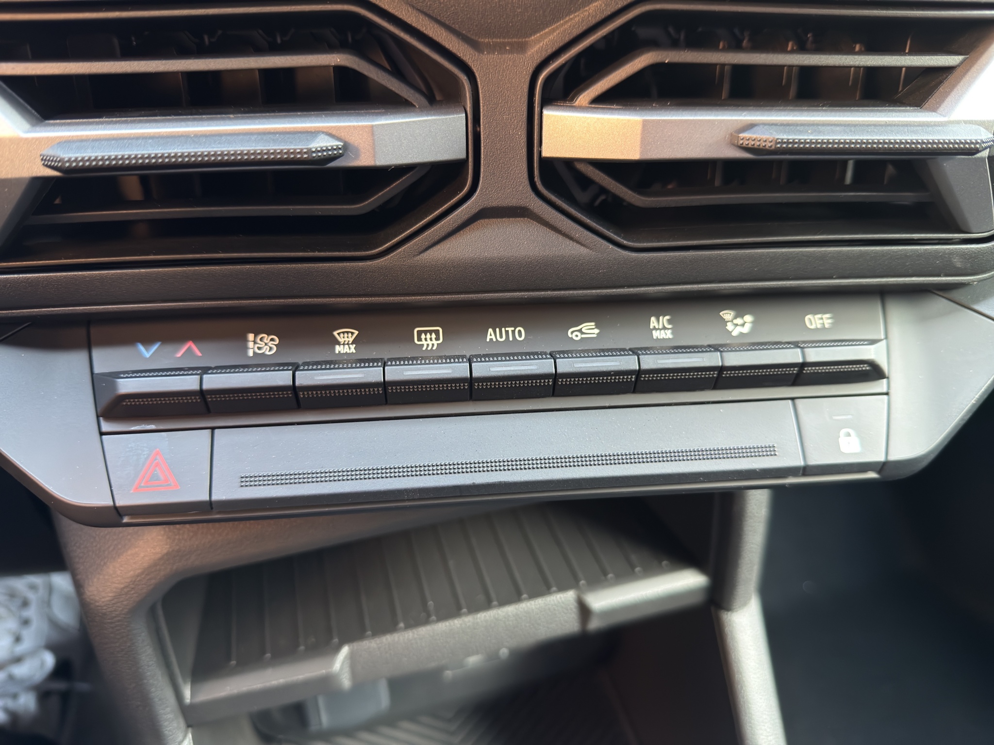 UU1DJF01275126284_26