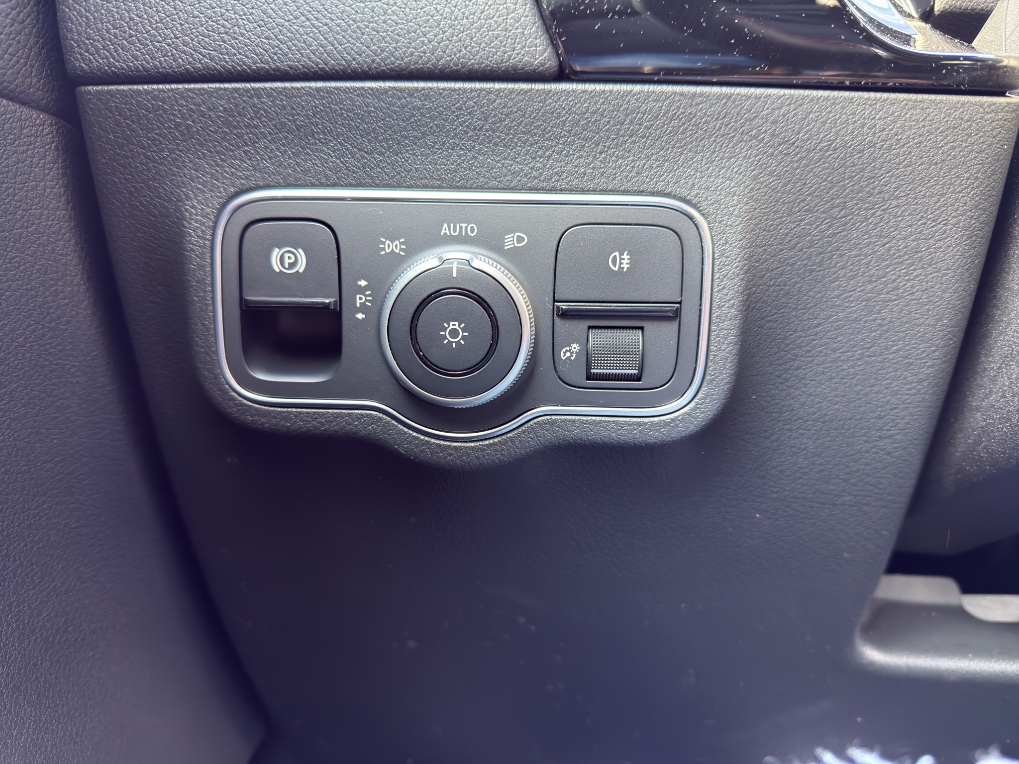 W1N2477541J911390_12