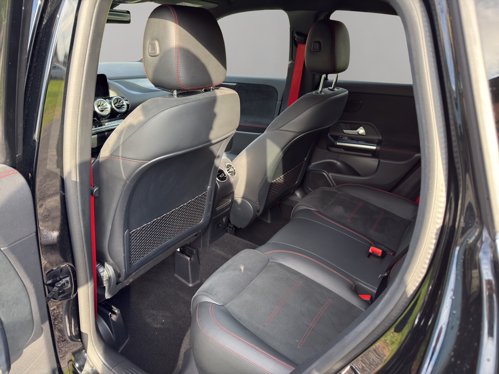 W1N2477541J911390_13