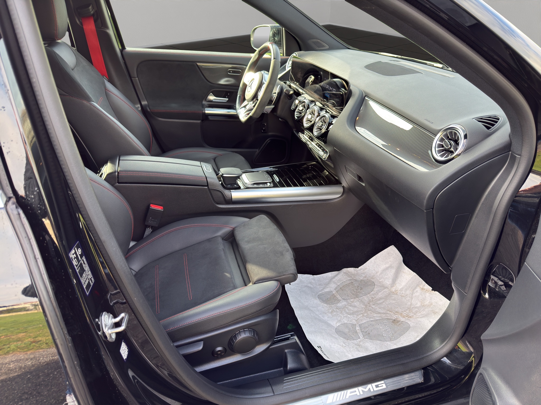 W1N2477541J911390_18