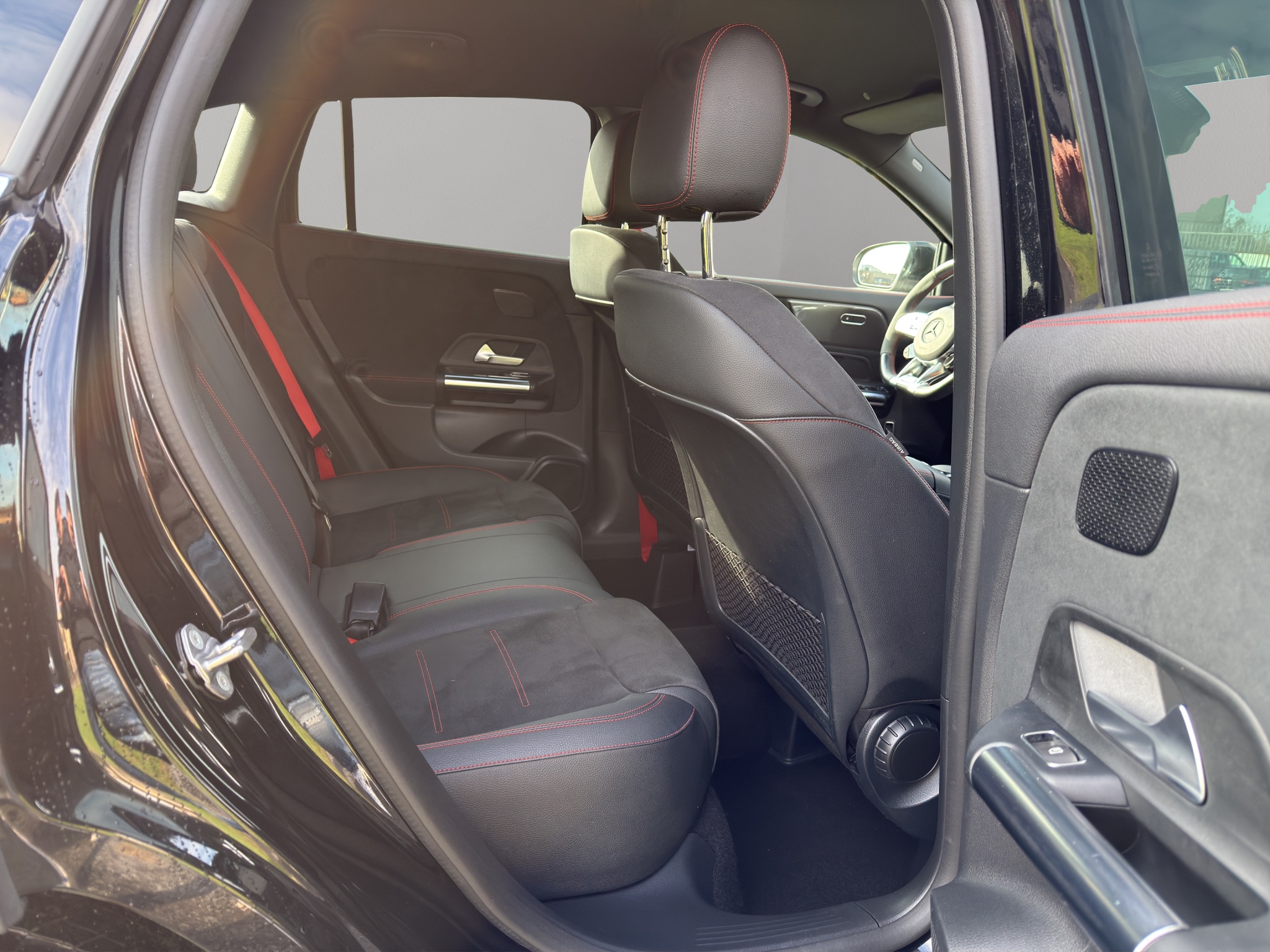 W1N2477541J911390_19