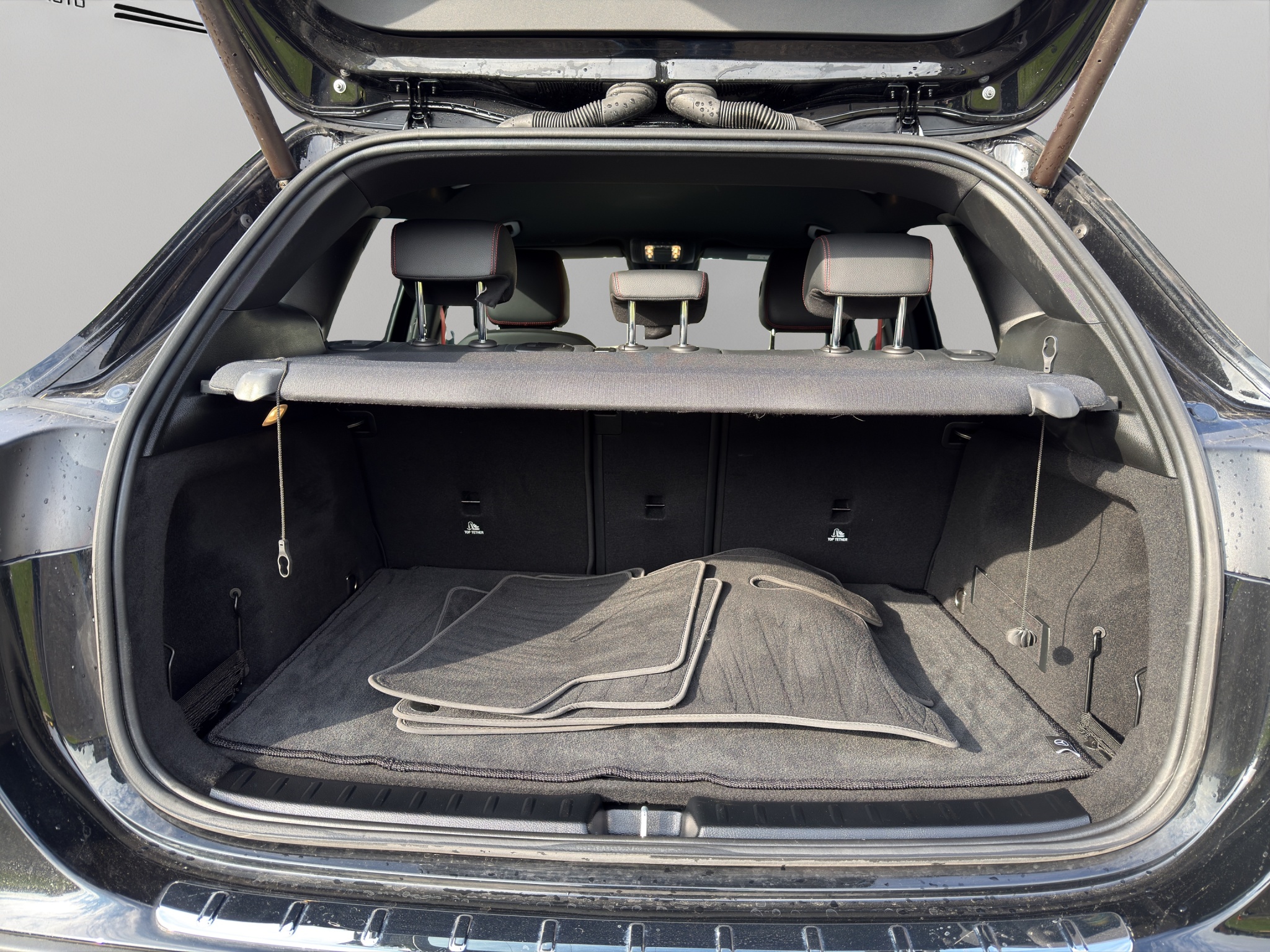 W1N2477541J911390_20