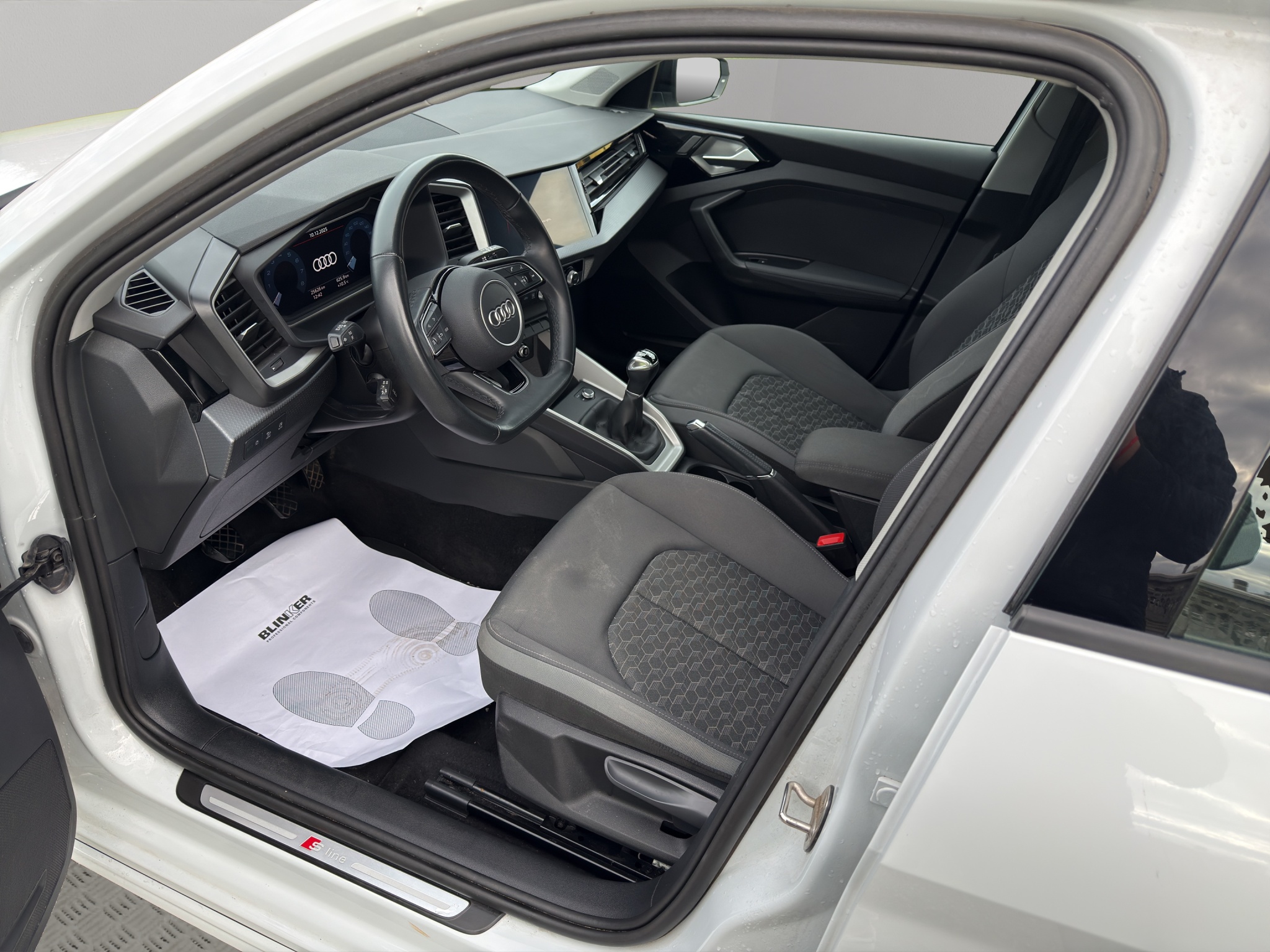 WAUZZZGB4RR0S4970_09