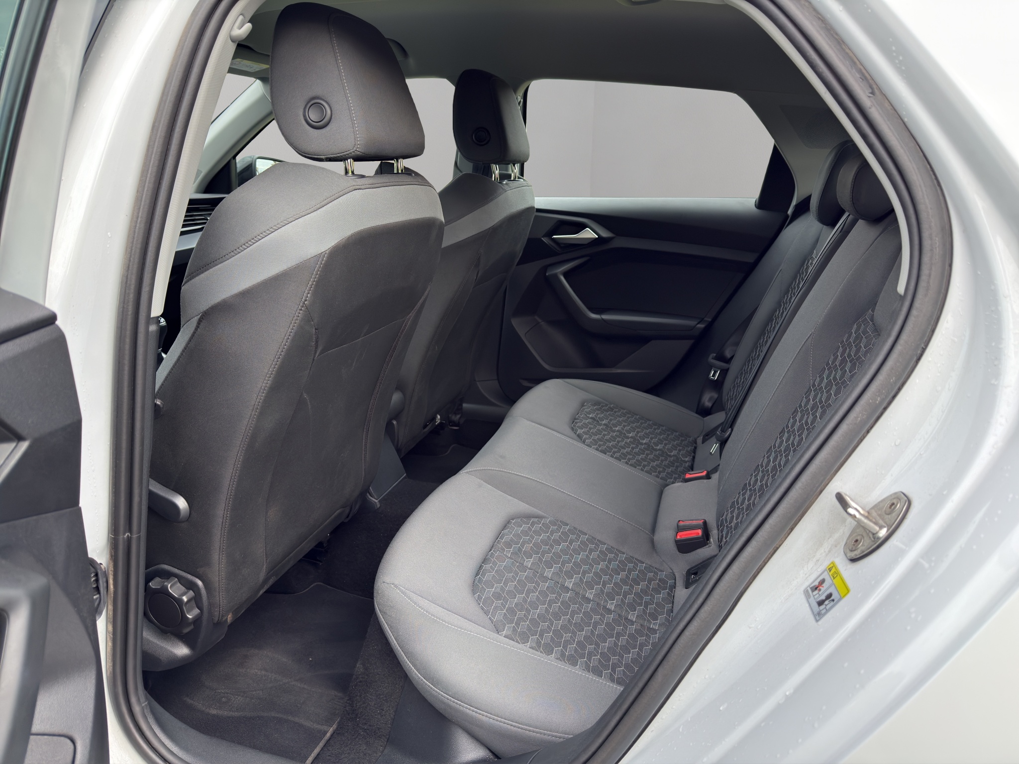 WAUZZZGB4RR0S4970_13