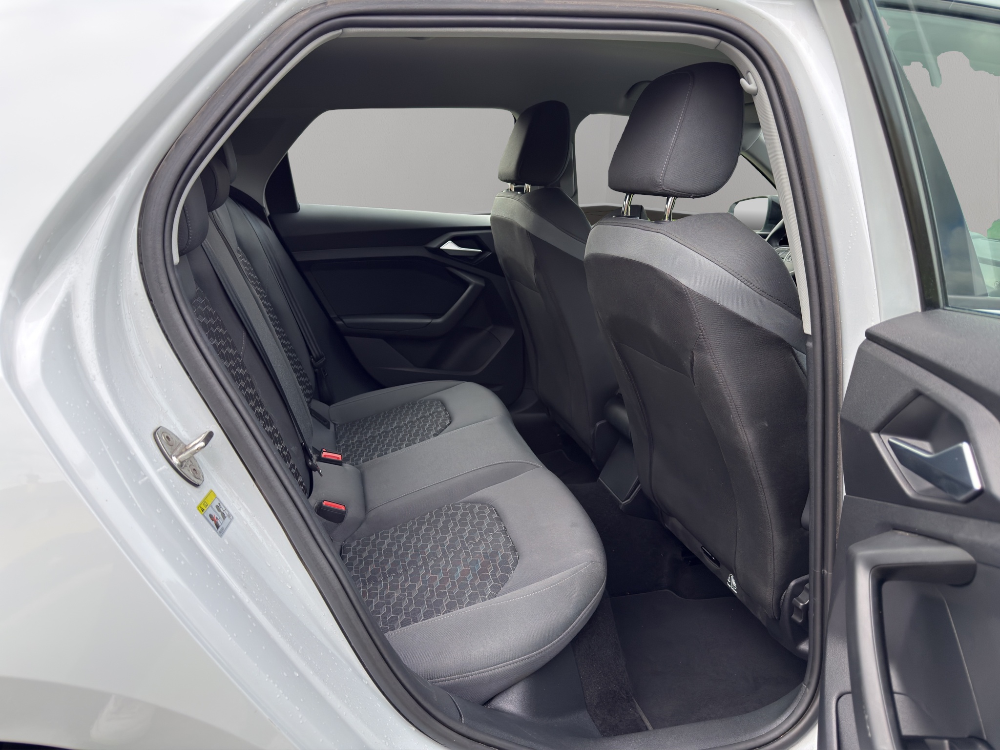 WAUZZZGB4RR0S4970_19