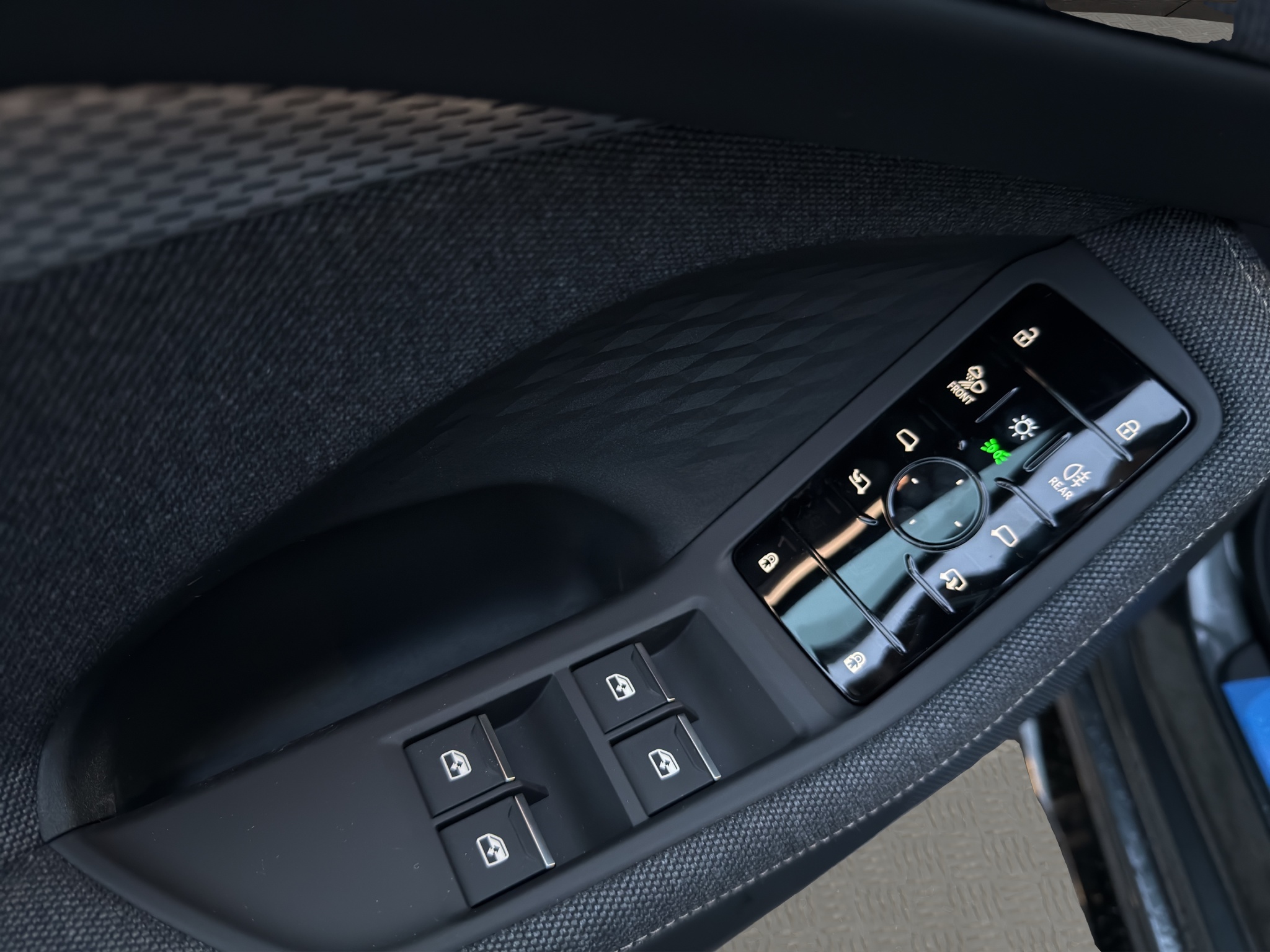 WAUZZZFU2SN091304_12