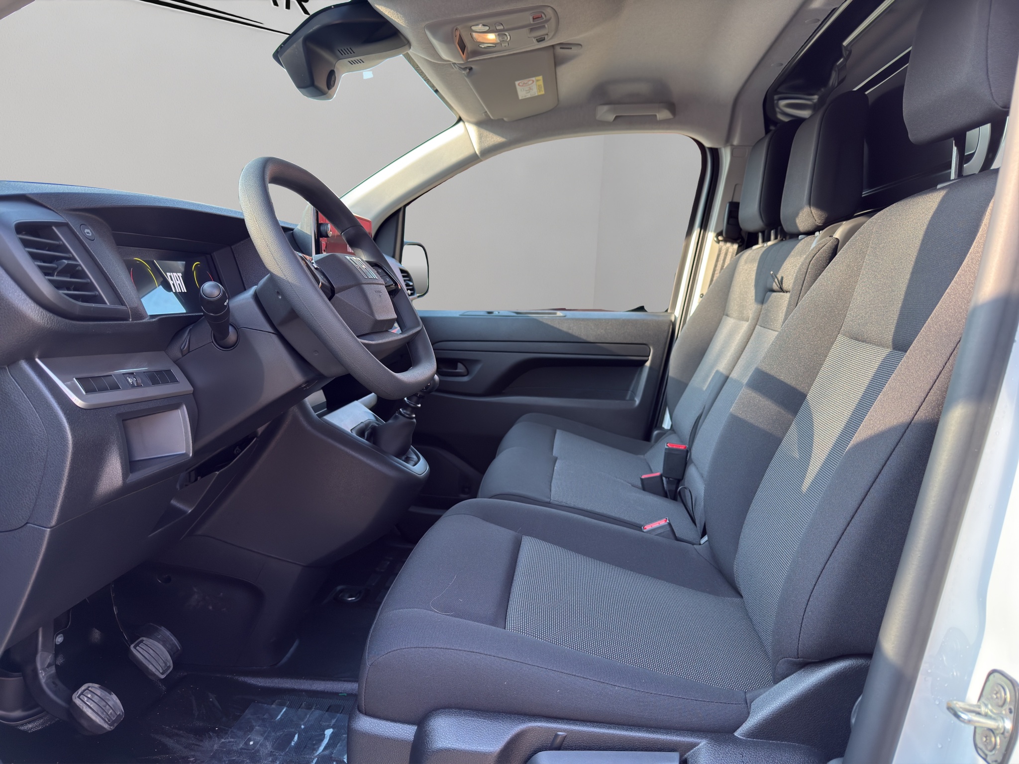 VXFVJYHVZTU370053_09