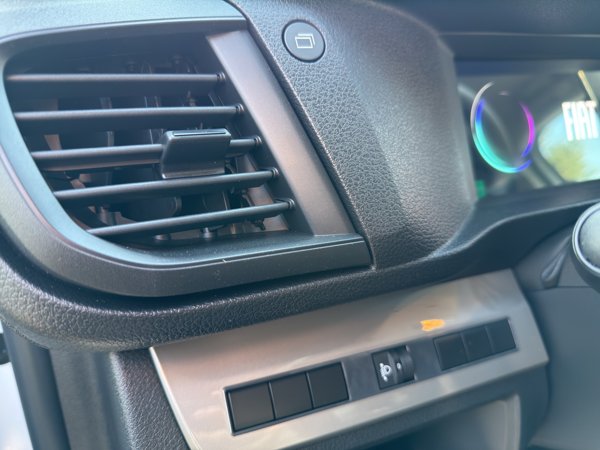 VXFVJYHVZTU370053_12