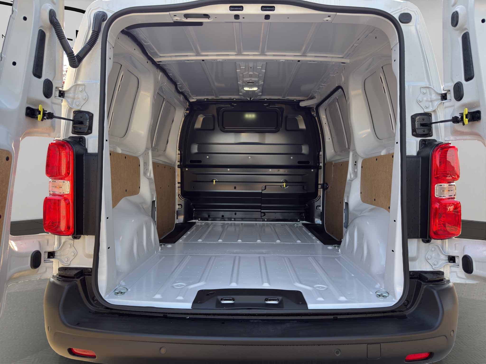 VXFVJYHVZTU370053_20