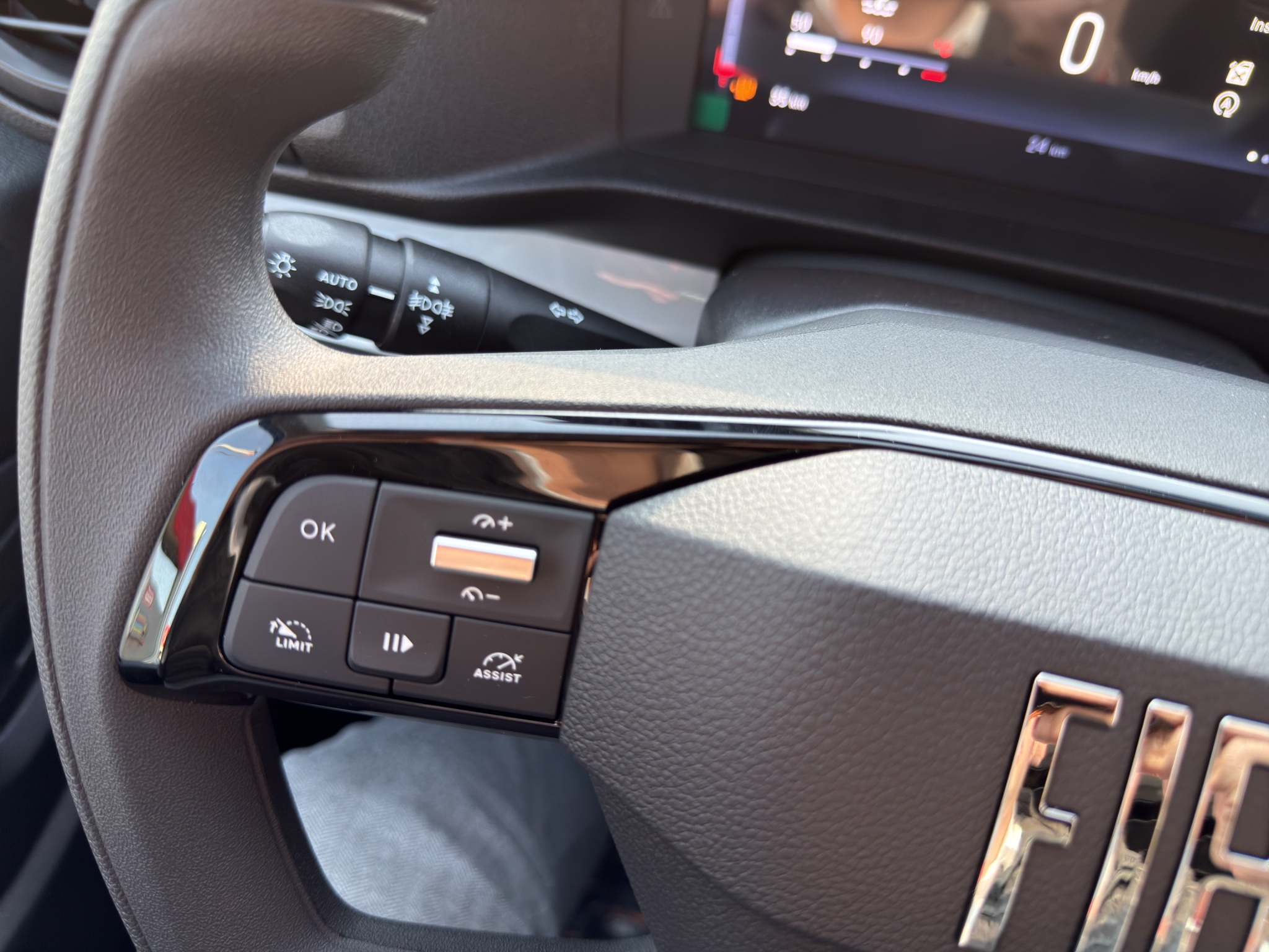 VXFVJYHVZTU370053_24