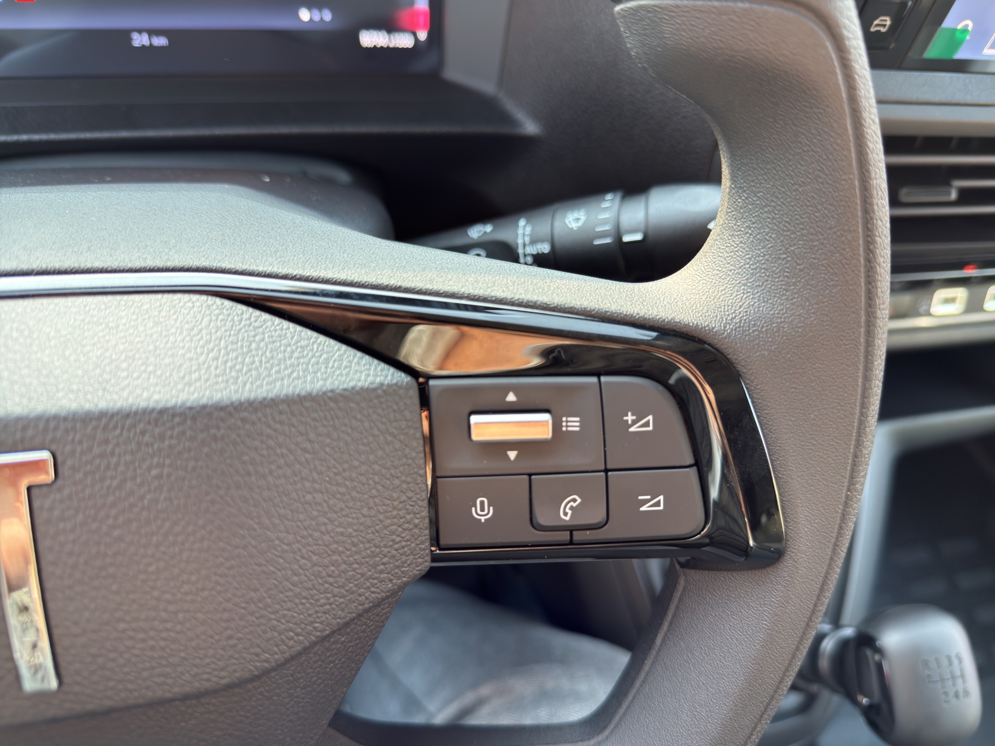 VXFVJYHVZTU370053_25