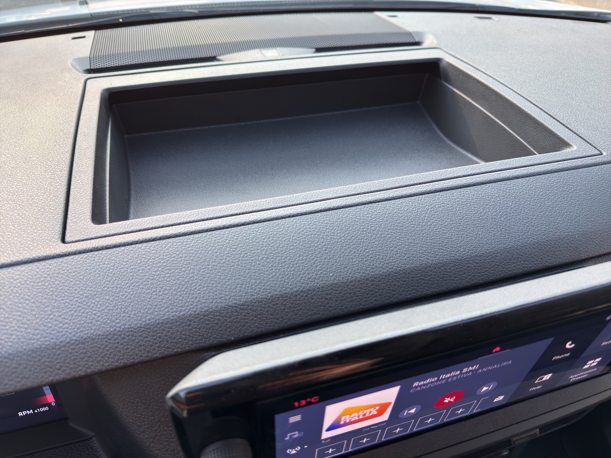 VXFVJYHVZTU370053_26