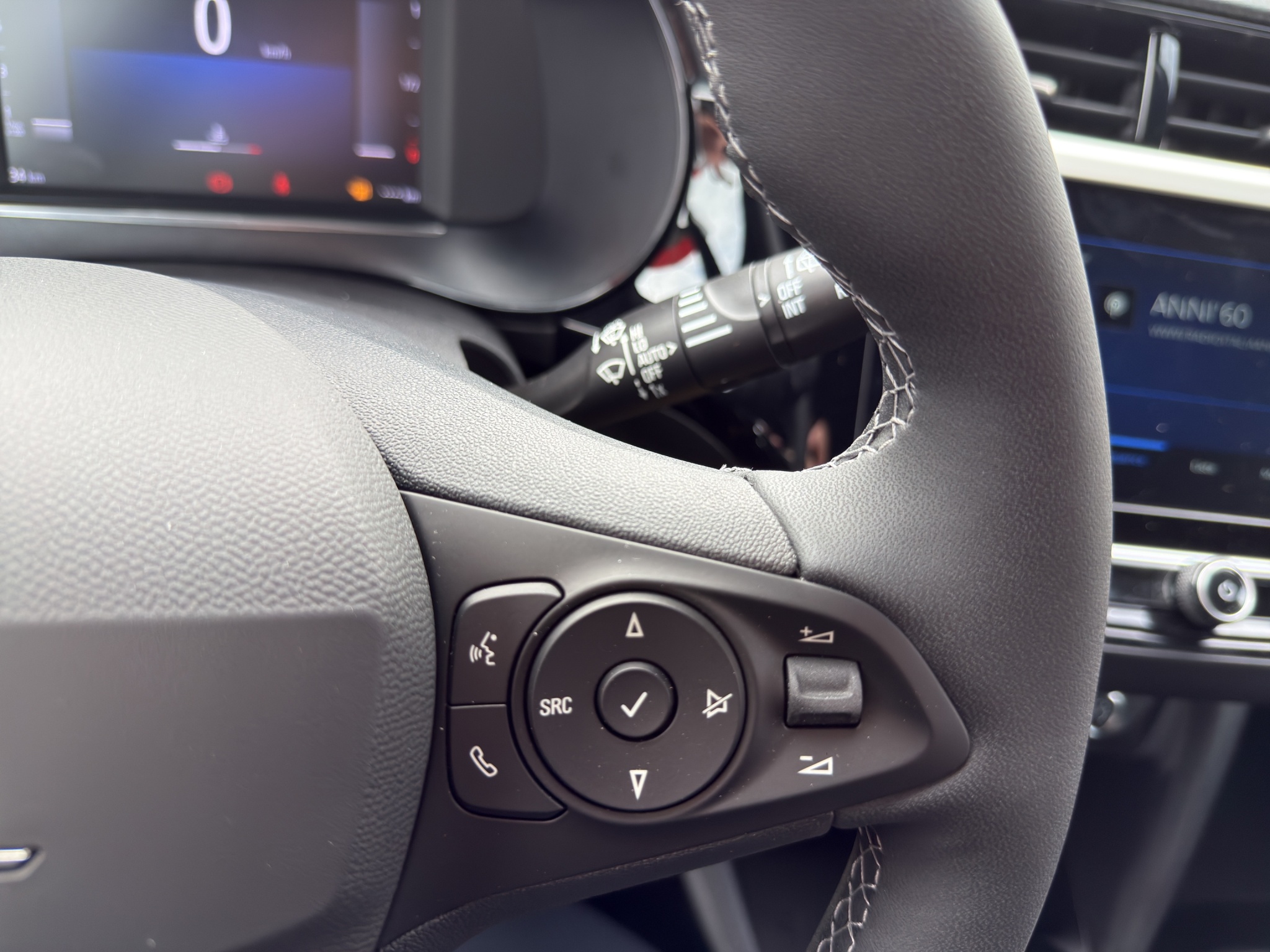 VAKUPHPVXT4037287_25